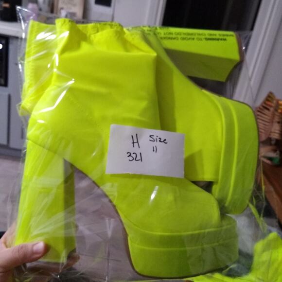 [H321] Fashion Nova 'Waiting On A Feeling' Platform Booties - Picture 10 of 10